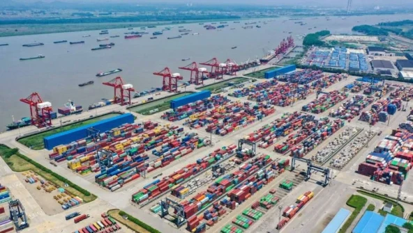 Kargo dan Peti Kemas di Pelabuhan China Naik Dalam Empat Bulan Pertama 2022